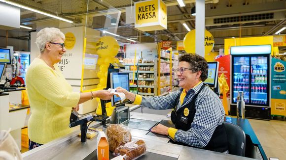 ¿SE SIENTE SOLO Y SIN AMIGOS? Vaya a comprar a este automercado de Ámsterdam