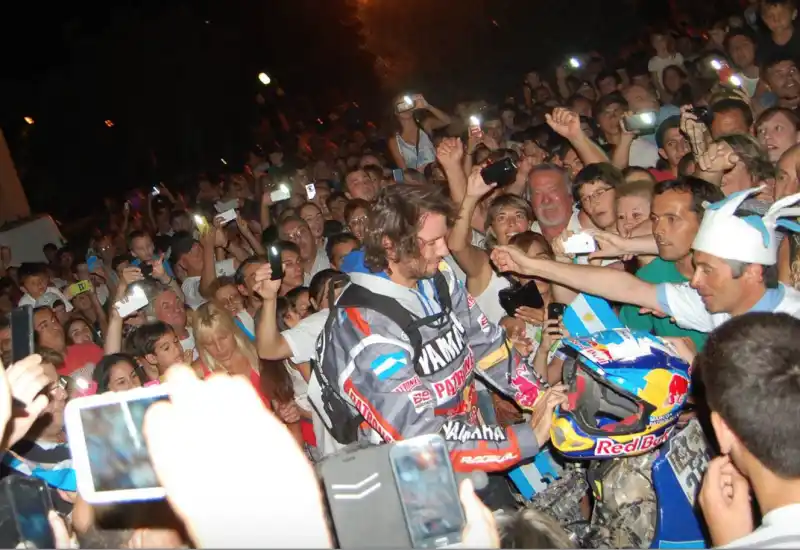 Dakar: Una multitud recibió a Marcos y Alejandro Patronelli en Las Flores