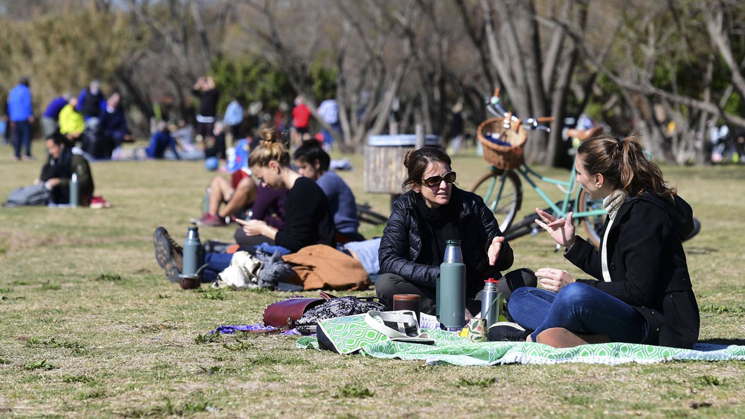 El gobierno confirmó que se permiten las reuniones al aire libre en la ciudad