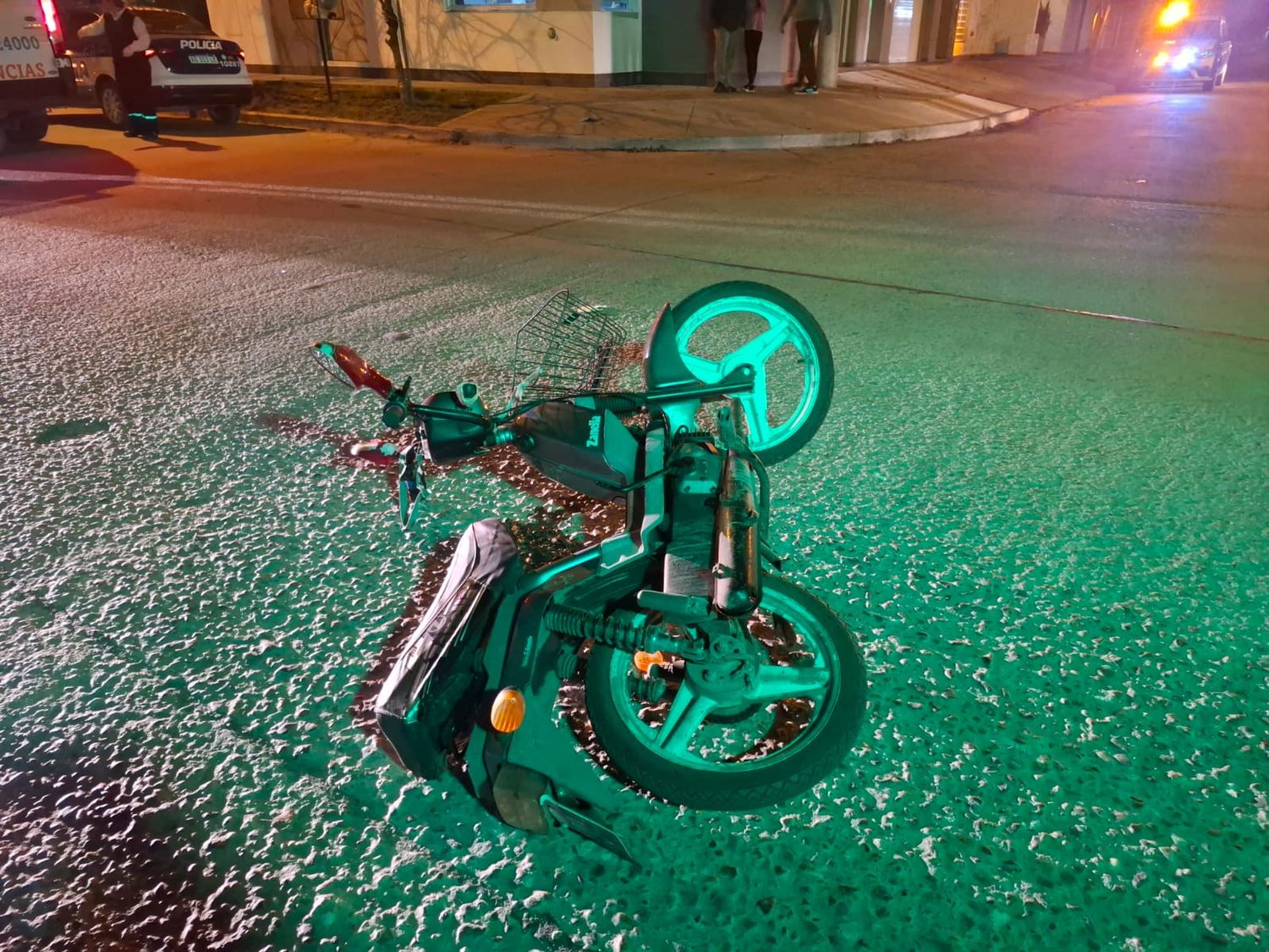 Dos personas resultaron lesionadas en un choque entre motos en B° Cottolengo