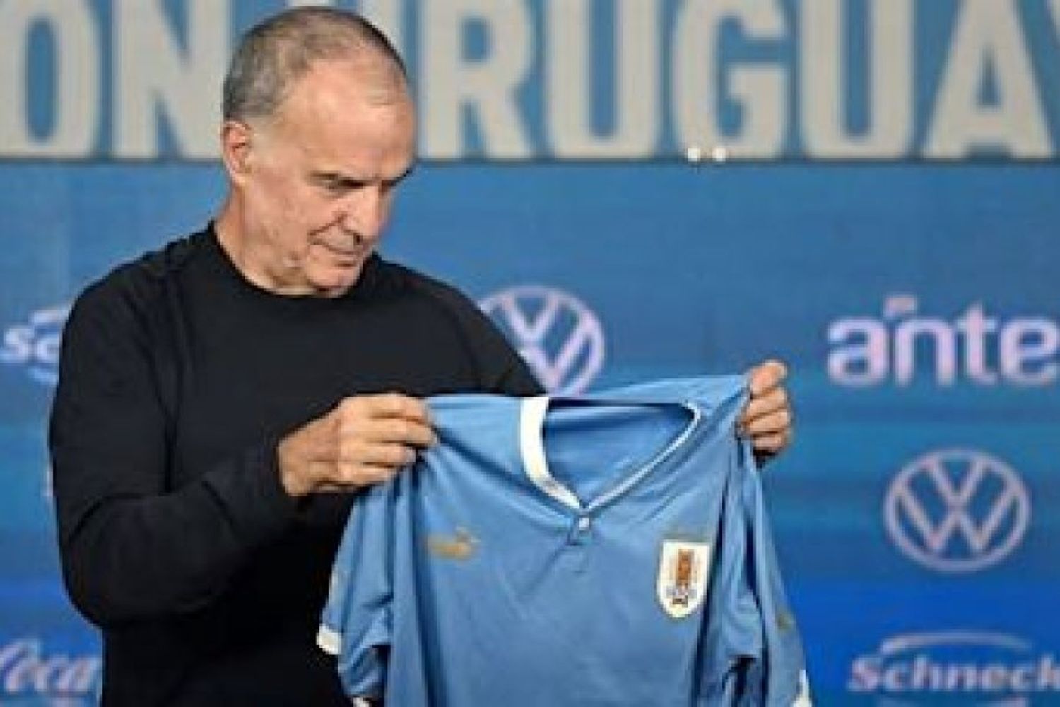 Bielsa debuta como DT de Uruguay