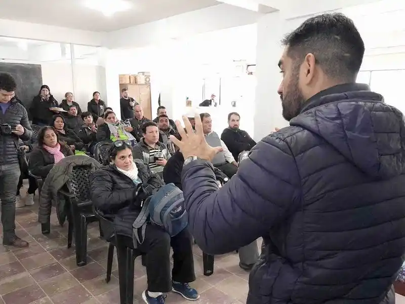 Capacitan a agentes para operativos de 
vacunación antirrábica de perros y gatos