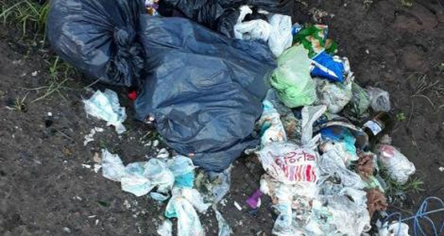 Siguen tirando basura en Güemes al 2000