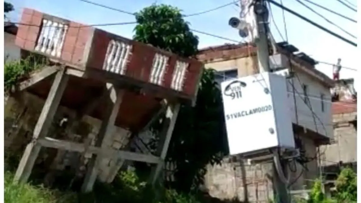 ASÍ ESTÁ LA GUAIRA: Una casa desplomada, quebradas al borde y vías obstaculizadas