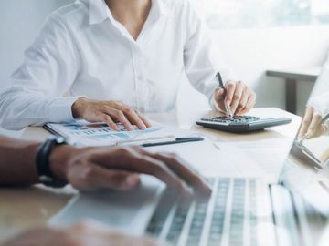 Eliminan la obligación de informar toda operación económica entre residentes y extranjeros