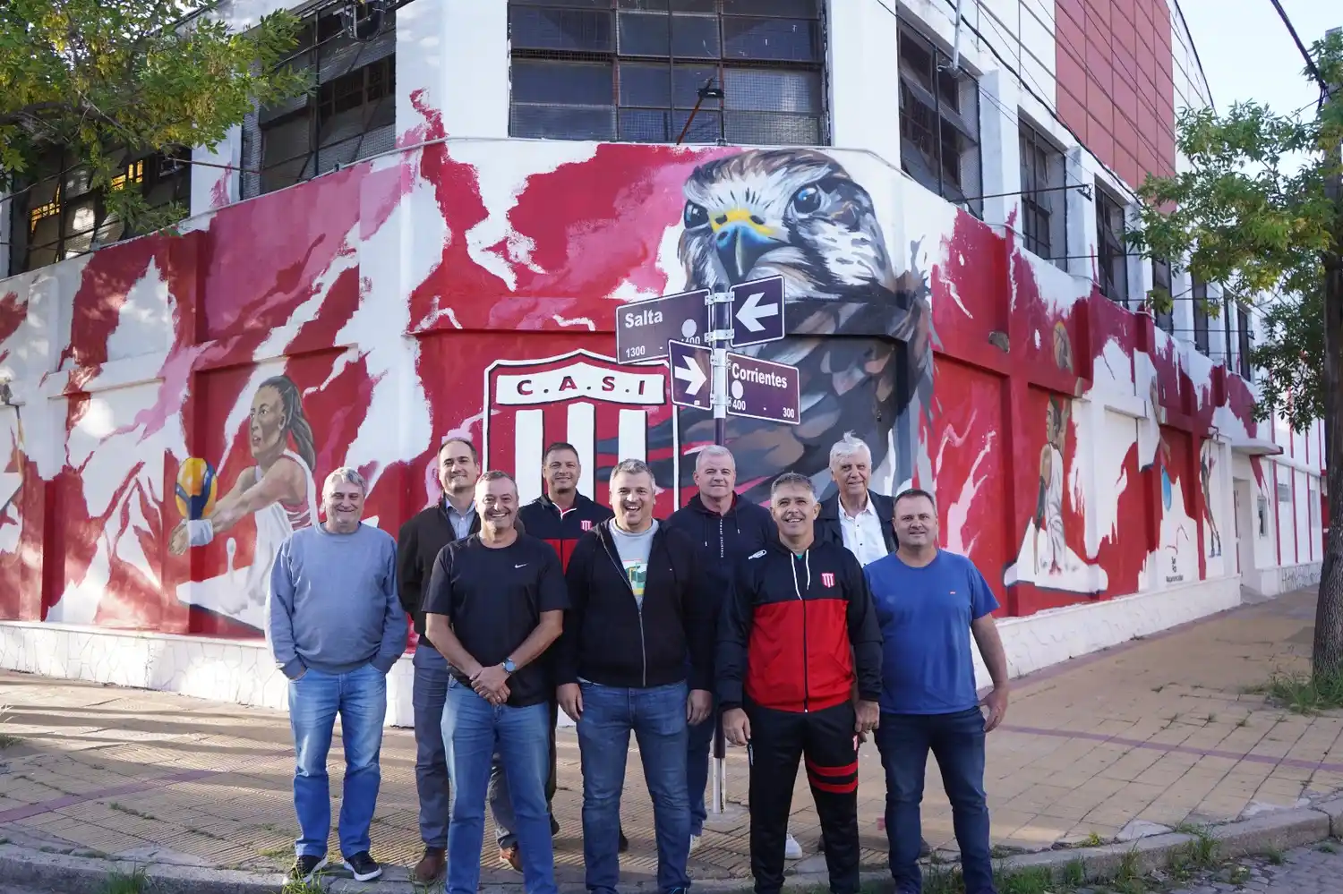 El club lanzó una campaña de recolección de alimentos para merenderos y una venta de pizzas para las diferentes disciplinas del club.