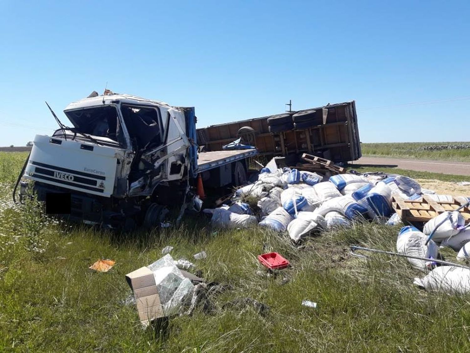 El cansancio fue la causa de que colisionara con otro camión