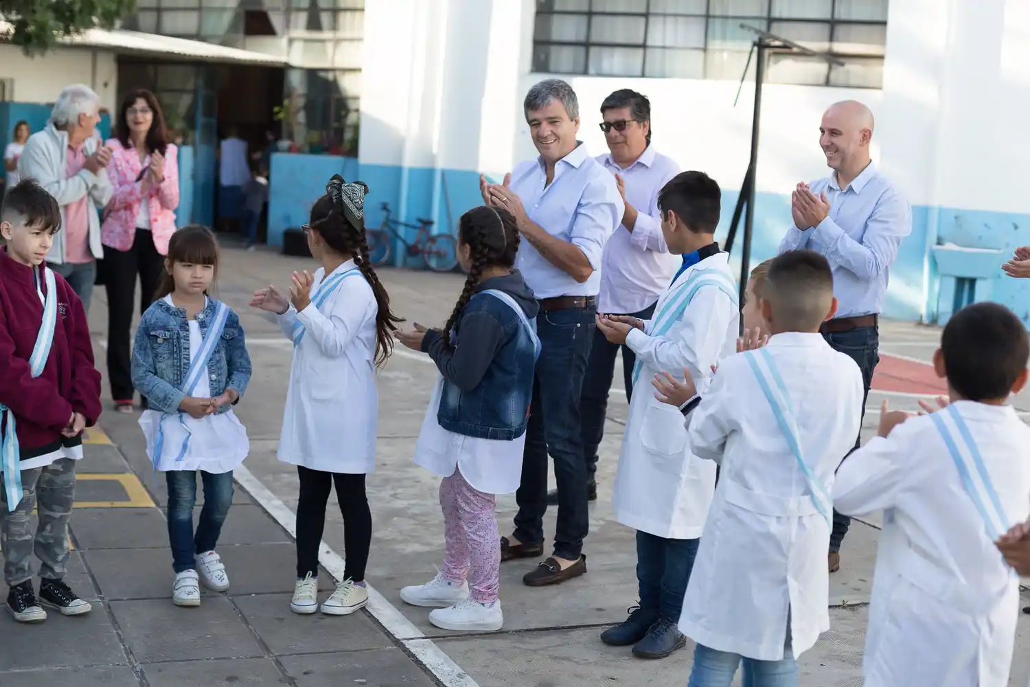 Hurlingham: Zabaleta acompañó el inicio del ciclo lectivo en dos escuelas donde se realizaron mejoras edilicias