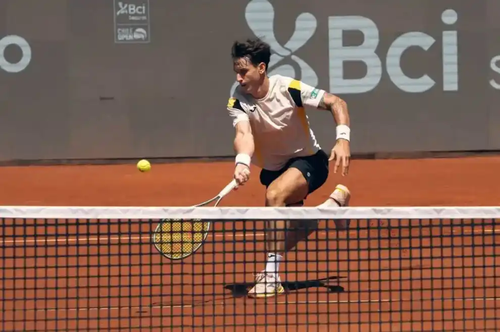 Camilo Ugo Carabelli avanzó a cuartos en Marrakech tras un duro partido