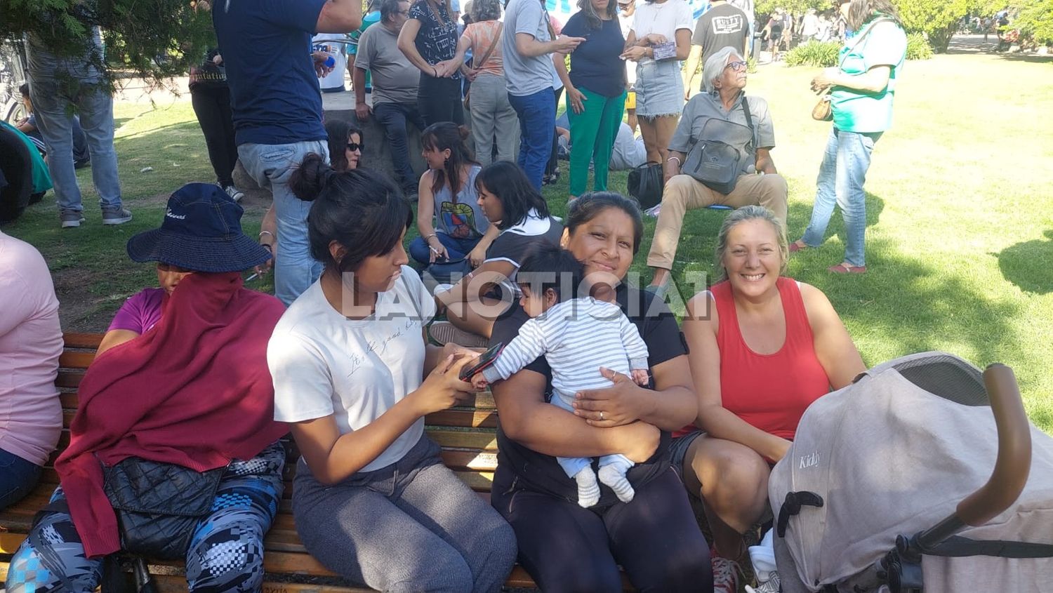 Giselle y Vilma, de la CTD Aníbal Verón, graficaron la problemática en los comedores comunitarios.