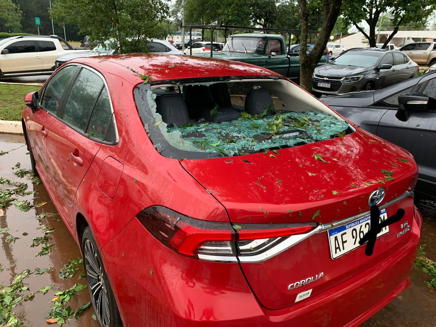 Posadas | Luego de la tormenta colapsaron las casas de parabrisas, sacabollos y chapistas