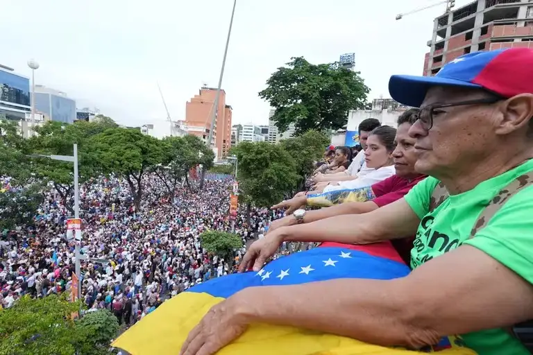 Cómo piensan y qué dijeron los votantes de Maduro y de la oposición durante el cierre de la campaña
