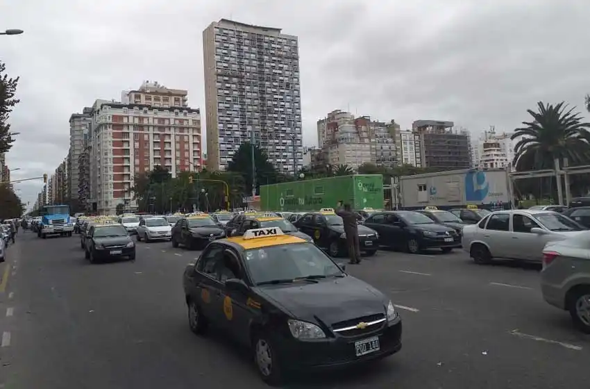 Taxistas y remiseros retomaron la actividad