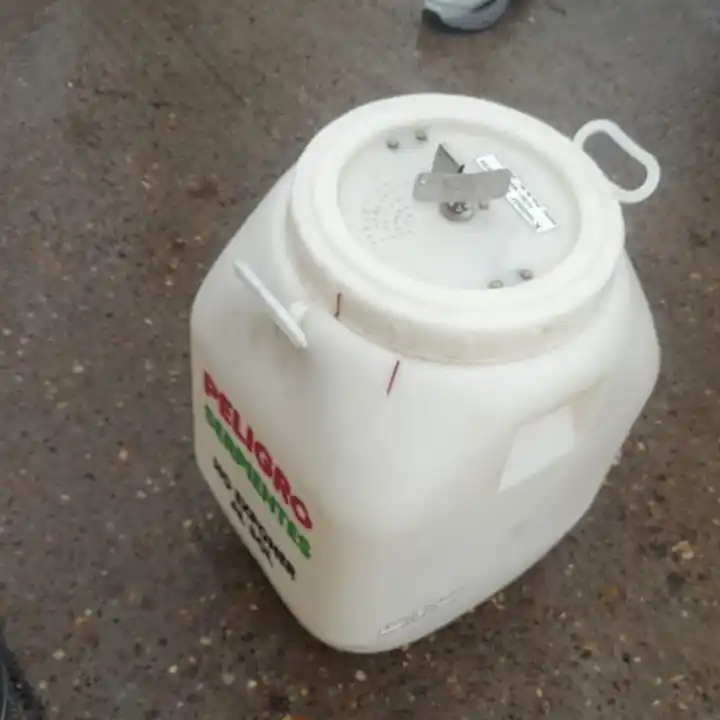 Sorpresa en YPF Rotonda Norte: hallan una serpiente en el motor de un auto