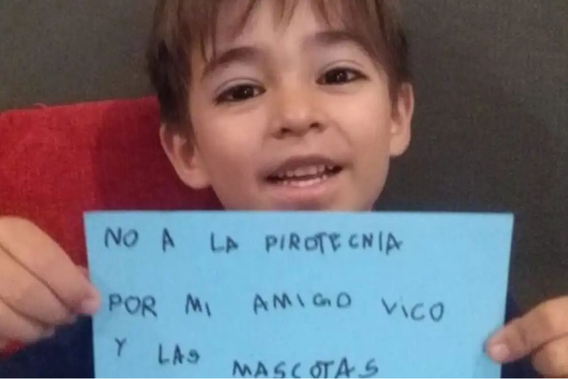 Tiene 6 años y reparte panfletos contra el uso de pirotecnia por su amigo autista