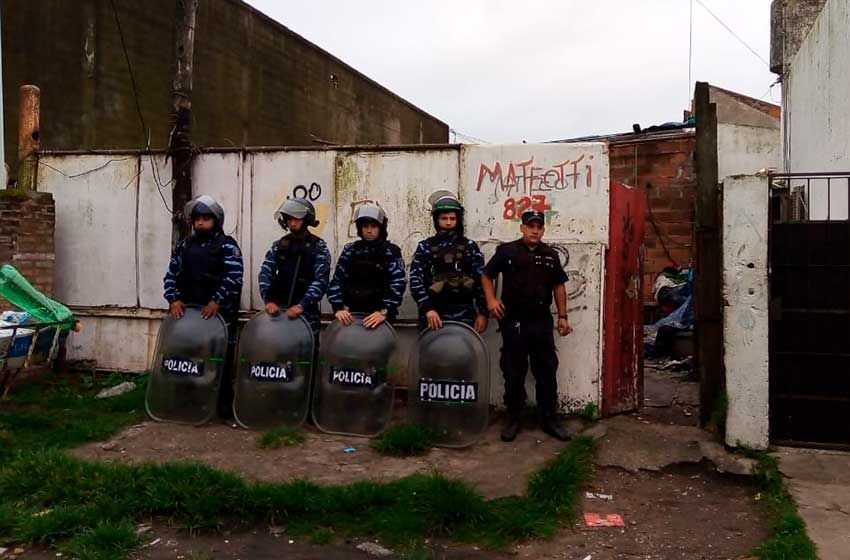 Robó un celular y lo usó para subir fotos a internet: lo identificaron y aprehendieron