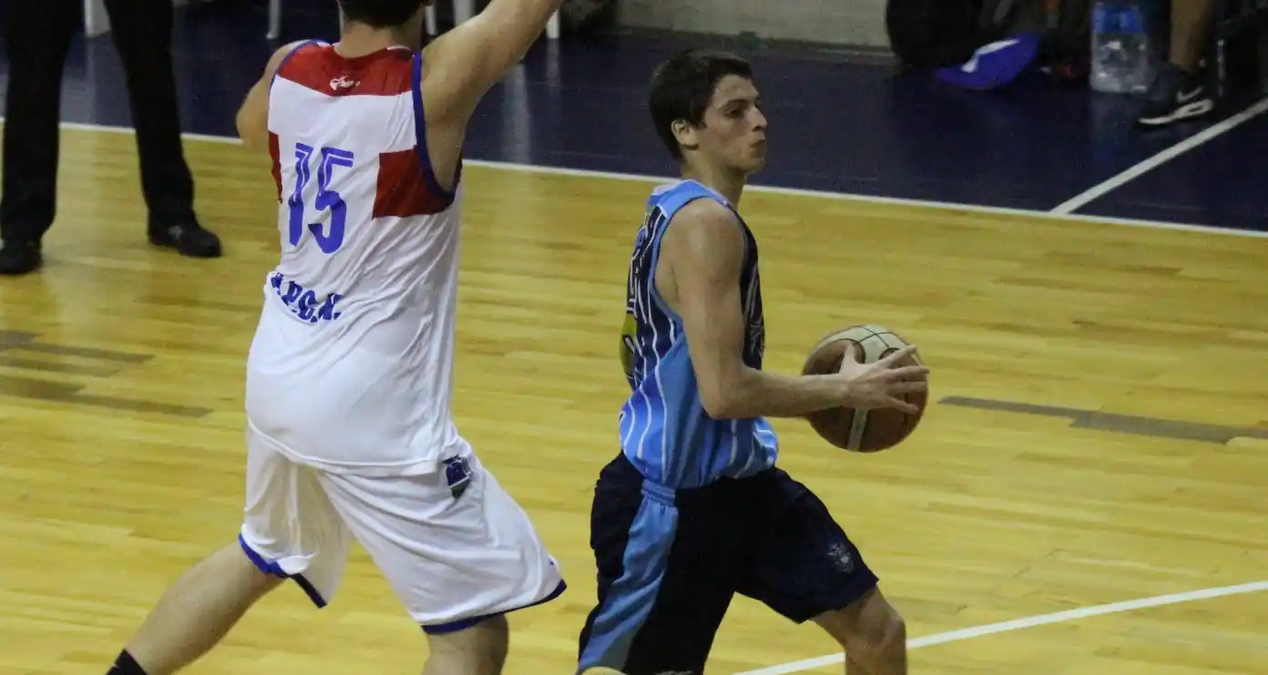 Peñarol también gana en casa