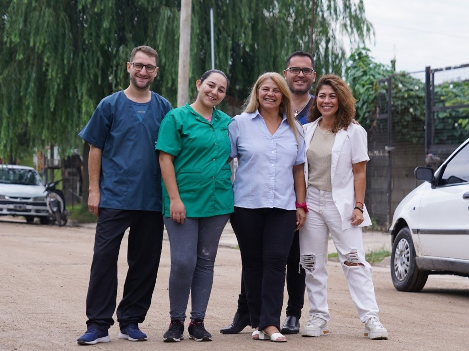 Silvina Martín junto a los profesionales del Caps de barrio La Milka.
