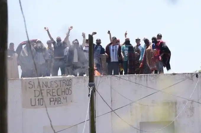 El gobierno de Kicillof cedió ante los motines y aceptó el regreso de las visitas a las cárceles