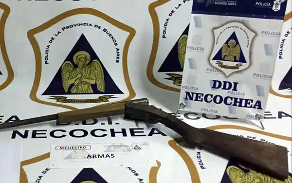 Buscaban un celular robado y encontraron una escopeta