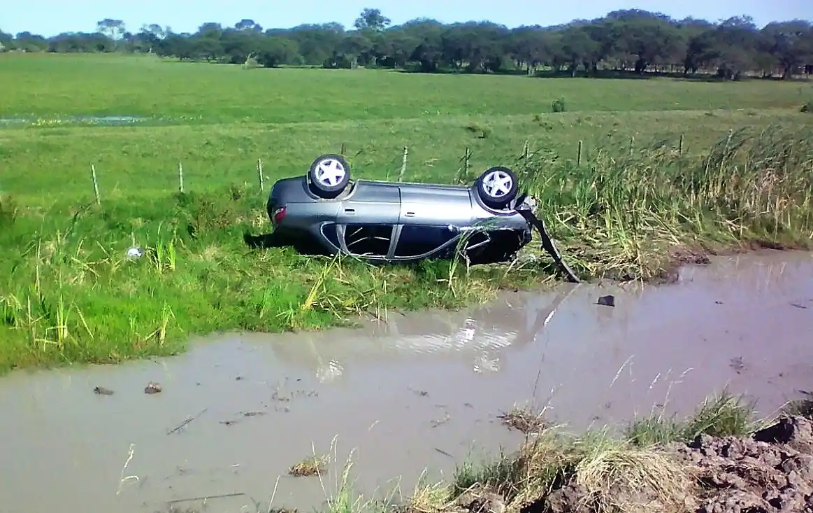 Volcó un auto en la Autovía 14: tres hospitalizados en el Centenario 