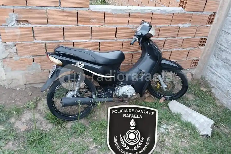 Encontraron una moto con pedido de secuestro en una obra en construcción