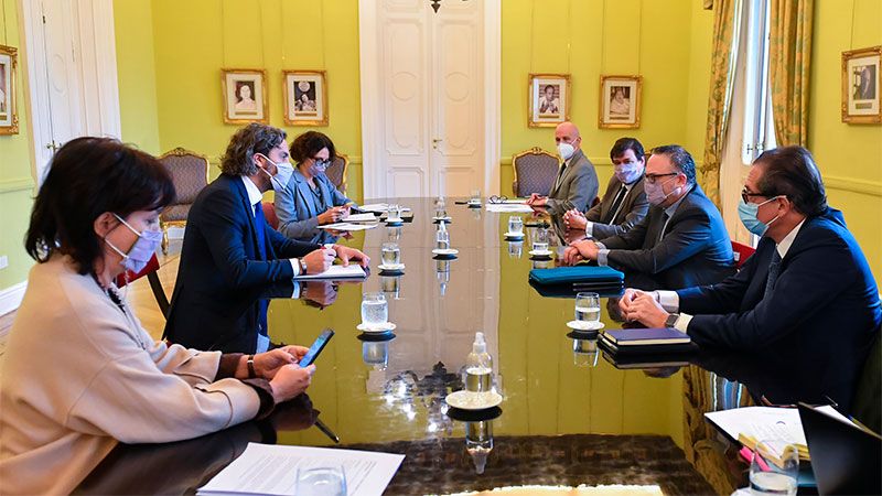 Bono, AUH, salarios y créditos: claves de las medidas que prepara el gobierno