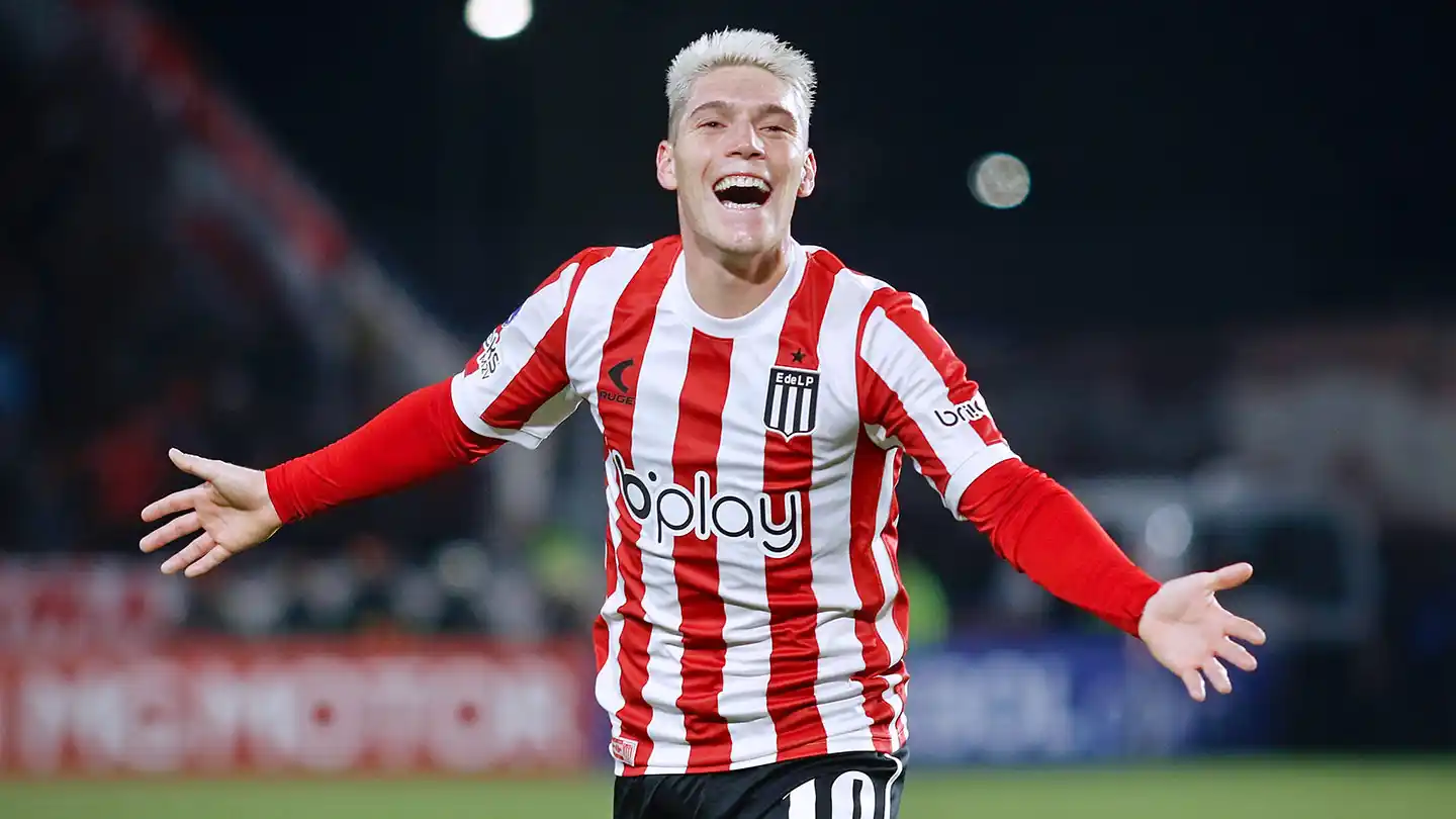 Rollheiser puso el 3-0 y lo festeja.