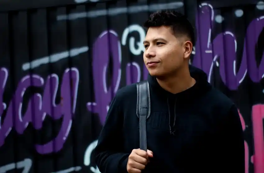 El colombiano Mauro Rosero presenta sus nuevas canciones con ritmo latino y la fuerza del café