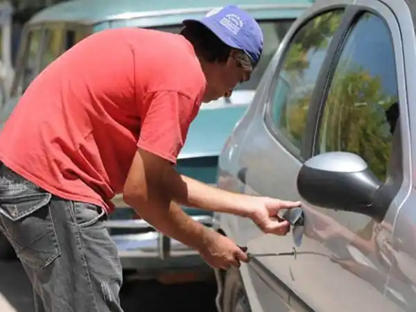 Intentó sustraer un automóvil