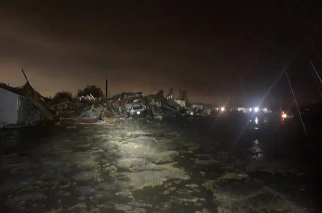 Un tornado en una ciudad de Alabama dejó al menos un muerto y cinco heridos