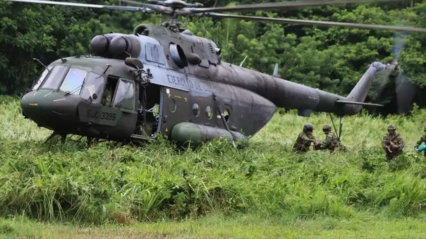 Autoridades buscan helicóptero del Ejército de Colombia que desapareció con 6 tripulantes a bordo