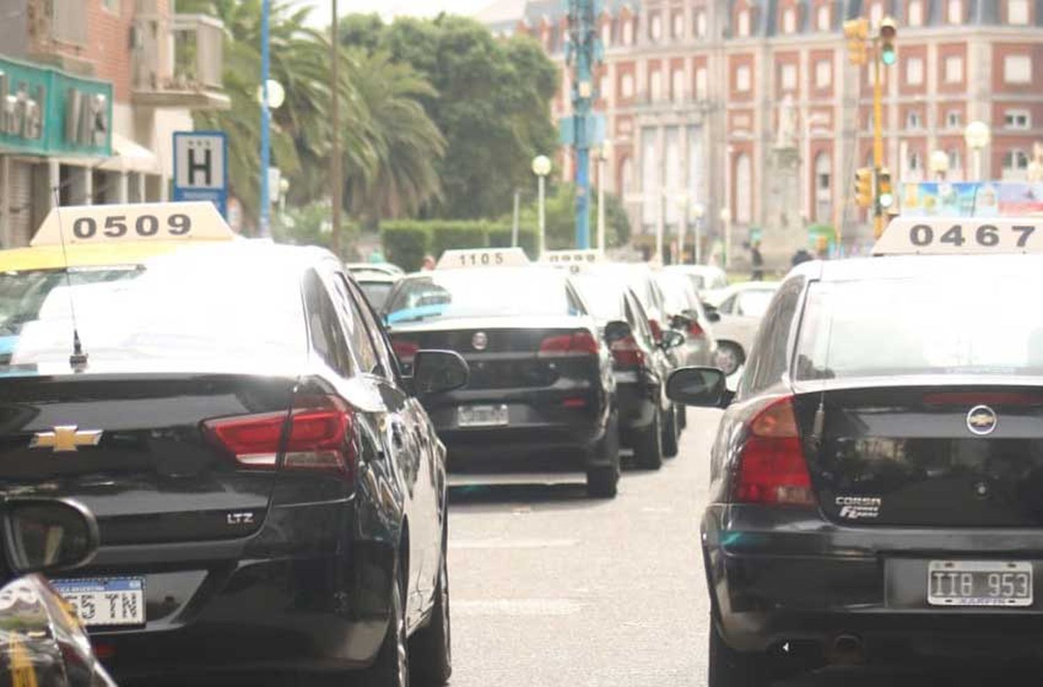 Llevaban prendas robadas y el taxista dio aviso a la policía