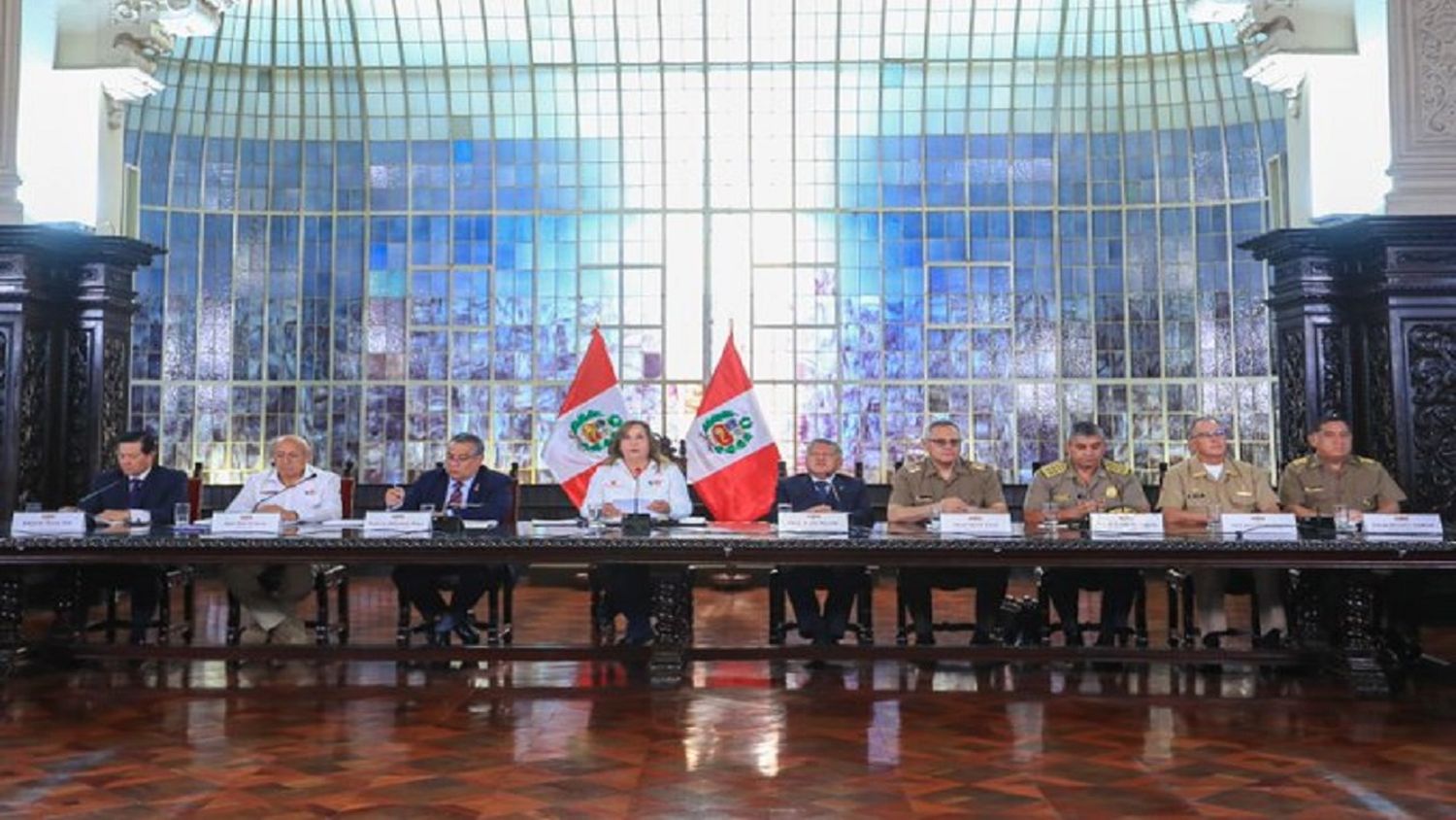 Perú decreta toque de queda en distrito minero tras asesinato de  13 trabajadores