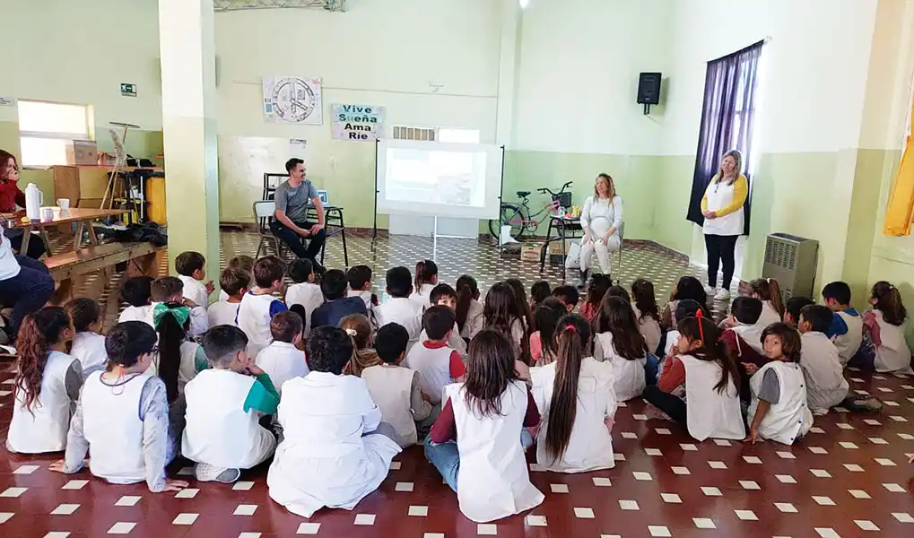 Charla sobre medioambiente para alumnos de la Escuela 2