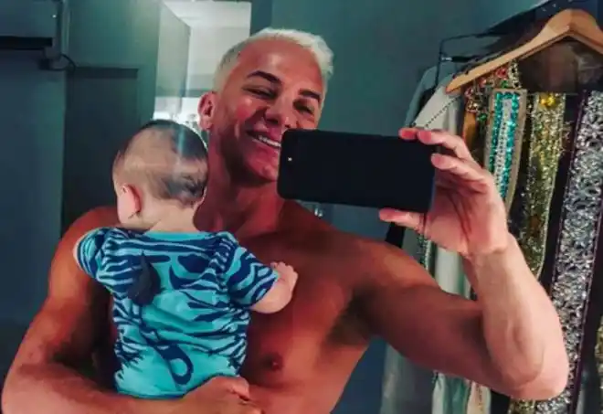 Flavio Mendoza, enamorado de un musculoso empresario, 21 años menor