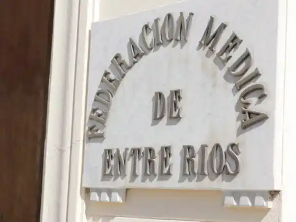 Médicos sostienen la atención de los pacientes a pesar de las demoras en los pagos