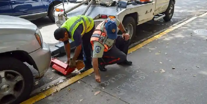 DENUNCIAN que “unos pocos” están privilegiados y no los remolcan en Chacao