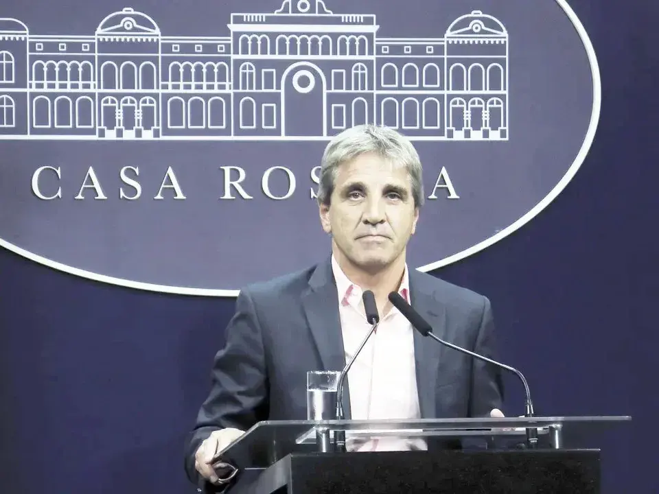 El Gobierno modificó el presupuesto con más fondos para el pago de salarios, deuda e inteligencia