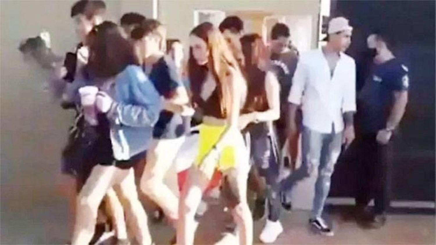 Descubrió a su novia con otro tras difusión del video de una fiesta clandestina