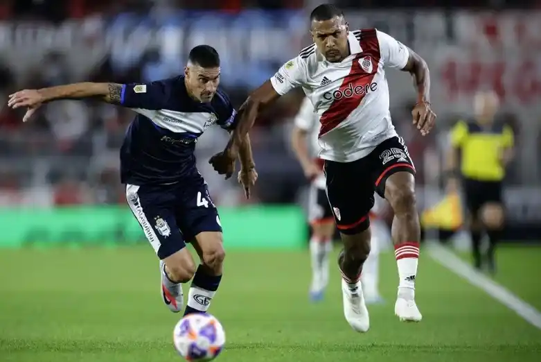 River Plate  goleó 3-0 a Gimnasia y confirmó su liderazgo en la Liga Profesional
