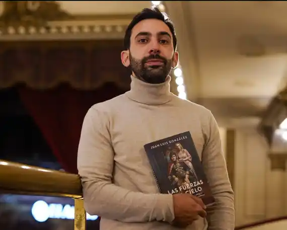 "Las fuerzas del cielo", la obra de Juan Luis González que se presentará en la Feria del Libro de Tandil