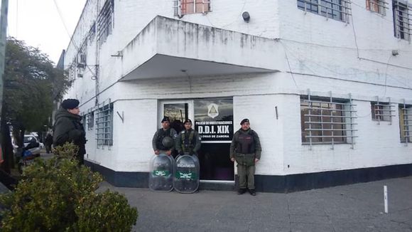 Allanaron la DDI de Lomas de Zamora: sospechan que un policía ayudó a escapar a un peligroso barra de Los Andes