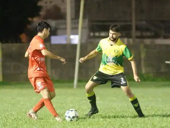 Unión y Central Larroque se enfrentaron por la Copa Gualeguaychú el 12 de marzo (crédito: Gol Entra).