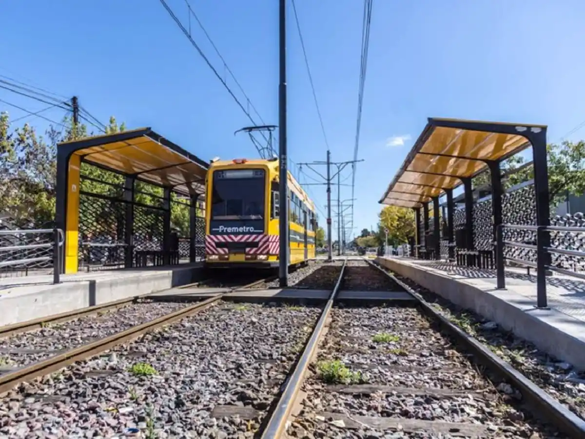 Premetro atropelló a dos nenes: a uno le amputan una pierna 