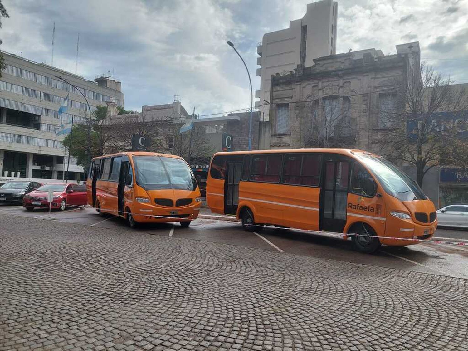 Vuelven a prestar servicio  dos colectivos urbanos fuera recuperados en los talleres municipales