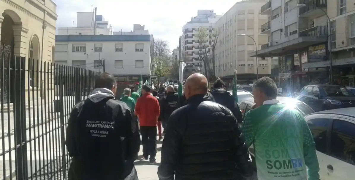 Protesta: denuncian a centro comercial por fraude laboral