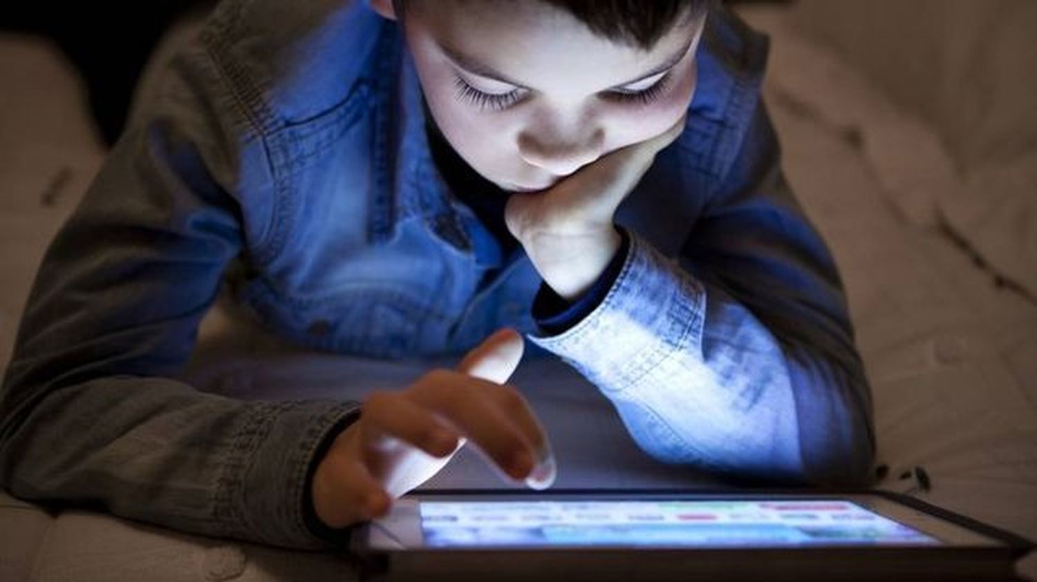 Los chicos y la digitalización de la vida: la crianza en pantalla