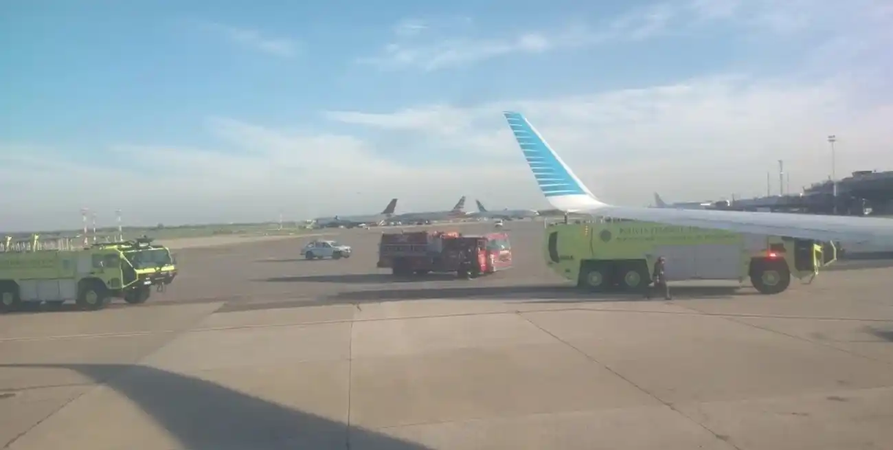 Un avión de Aerolíneas Argentinas aterrizó en "emergencia" en Ezeiza por problemas en un motor