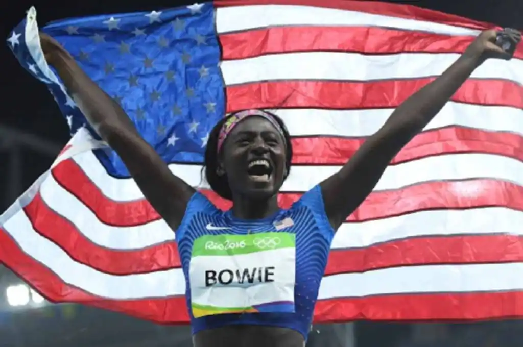Sale a la luz que la campeona olímpica Tori Bowie murió mientras daba a luz sola en su casa